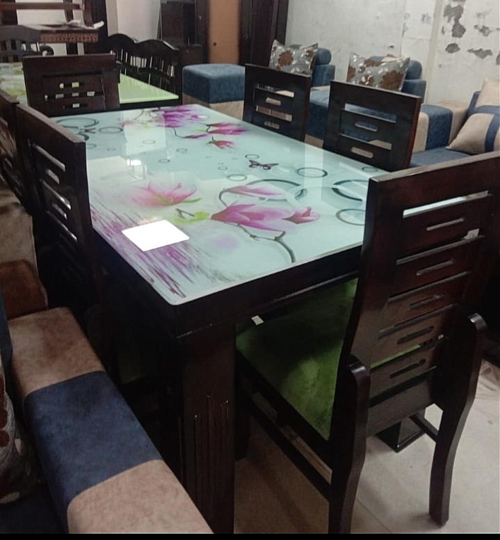 Daining table 