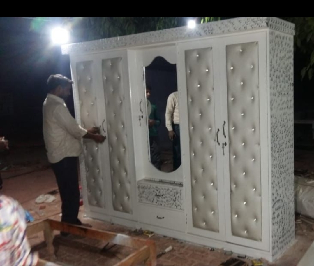 Woddan almari 6/8